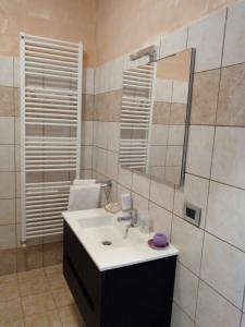 A bathroom at AGRITURISMO NIZUR'IN Még 24 kép