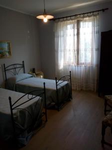 Łóżko lub łóżka w pokoju w obiekcie AGRITURISMO NIZUR'IN