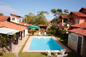 an overhead view of a swimming pool in a house at Pousada Alto da Pontinha in Araruama