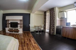 Nhà bếp/bếp nhỏ tại Luxury Radox Airport Bucharest