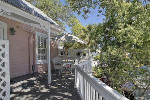 Το κτήριο όπου στεγάζεται  το bed & breakfast