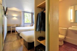 Koupelna v ubytování B&B HOTEL Beaune Sud 1 Palais des Congrès + 30 fotografií
