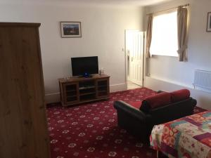 A television and/or entertainment center at Balmoral Hotel 