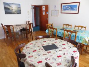 a dining room with a table and chairs at Skye Basecamp Climbers' Bunkhouse, Isle of Skye in Broadford