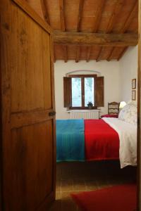 A bed or beds in a room at Fattoria Casa Sola