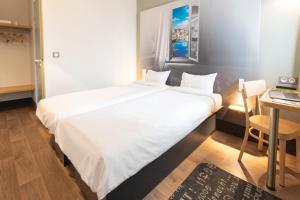 Ein Bett oder Betten in einem Zimmer der Unterkunft B&B HOTEL Saint-Malo Centre