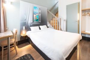 Ein Bett oder Betten in einem Zimmer der Unterkunft B&B HOTEL Saint-Malo Centre