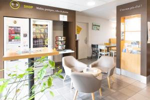 Ein Sitzbereich in der Unterkunft B&B HOTEL Saint-Malo Centre