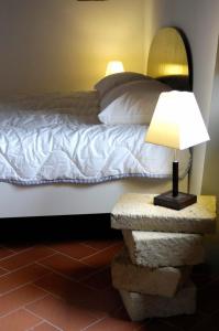 A bed or beds in a room at Fattoria Casa Sola