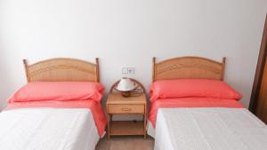 Łóżko lub łóżka w pokoju w obiekcie Montesol Primera Linea TRG