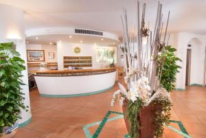 Vstupní hala nebo recepce v ubytování Hotel Punta Est + 37 fotografií
