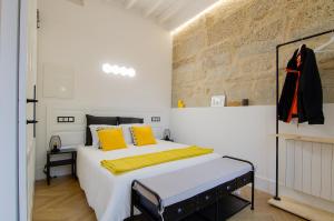 Cama o camas de una habitación en Verdura Suites ArchSense Apartments