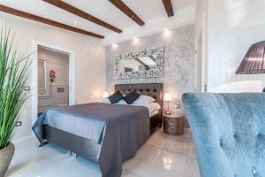 Giường trong phòng chung tại Royal Villa +23 ảnh