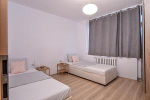 מיטה או מיטות בחדר ב-Atacama - spacious apartment in Lozenets area