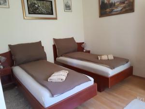 מיטה או מיטות בחדר ב-Ruttkai Vendégház