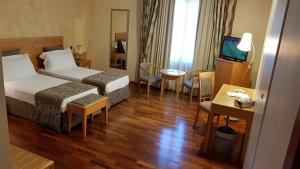 Posteľ alebo postele v izbe v ubytovaní Riviera Hotel
