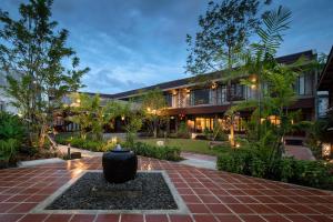 an exterior view of a building with a courtyard at Kasayapi Hotel in Bangkok