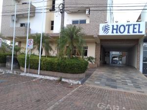 a hotel with a sign on the front of it at Victoria Plaza Hotel in Palmas