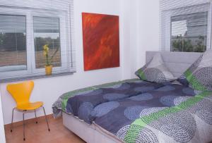 Postel nebo postele na pokoji v ubytování Art & Nature Apartments in der Nähe FFM-Messe + 37 fotografií
