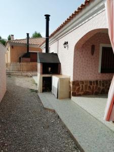 Photo de la galerie de l'établissement Casa Rural E Puente del Segura, à Elche de la Sierra