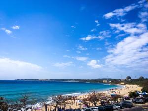 a view of a beach with cars parked on it at 南灣陽光皮小妞 Pii hostel in Nanwan