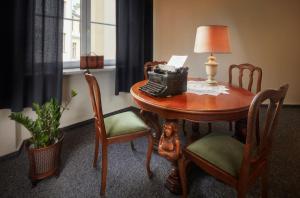 a room with a table with a lamp and a telephone at Good Time Residence in Łódź