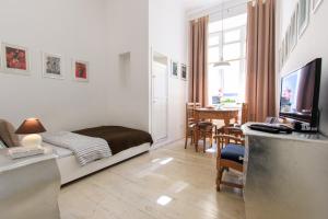 Televízia a/alebo spoločenská miestnosť v ubytovaní Rental Apartments Poznańska
