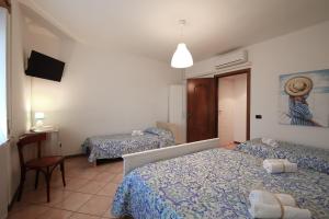Postel nebo postele na pokoji v ubytování InGarda Rooms