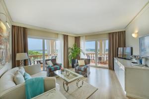Televízia a/alebo spoločenská miestnosť v ubytovaní Boutiquehotel El Coto