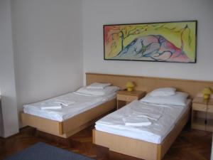 En eller flere senge i et værelse på Leier Business Hotel