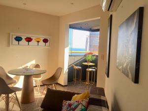 Μια τηλεόραση ή/και κέντρο ψυχαγωγίας στο Apartamento Frente mar Meireles