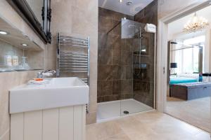 Bilik mandi di Kilkenny Hibernian Hotel