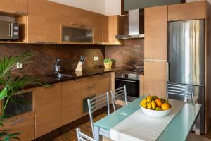 Kuchyň nebo kuchyňský kout v ubytování Apartamento a pie de playa + 13 fotografií