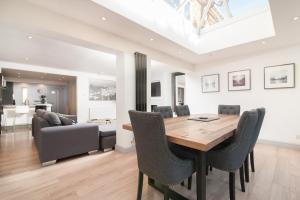 a dining room and living room with a table and chairs at 'Modern Living in Old Town Stratford-upon-Avon' in Stratford-upon-Avon
