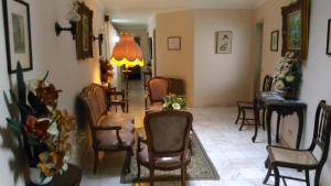 a room with chairs and a table and a dining room at Hotel Santa Cruz in Santa Cruz da Graciosa