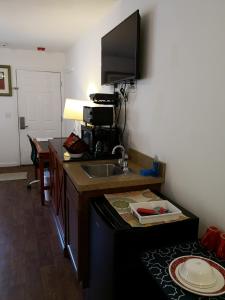 a kitchen with a sink and a counter top at Apple Inn and Suites Cooperstown Area in Milford