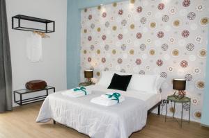 a bedroom with a bed with two towels on it at Panoramica dei Templi B&B in Agrigento