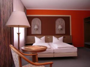 Łóżko lub łóżka w pokoju w obiekcie Seehof Netzen