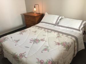 a bedroom with a bed with a quilt on it at Casa Aconchego in Itu +18 photos