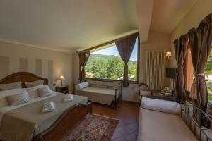 a hotel room with a bed and a large window at Agriturismo Nonna Du in Gavi