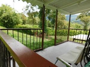 Ein Balkon oder eine Terrasse in der Unterkunft Casa Campo alojamiento campestre para descanso en Calarcá Quindío
