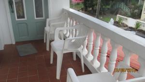 Балкон или терраса в Tropical Breeze Vacation Home and Apartments
