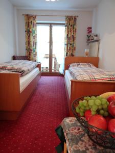 a hotel room with two beds and a bowl of fruit at Ferienwohnung Haus Sonja in Ramsau