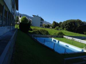 a swimming pool on the side of a building at Calle Clemente Hernando Balmori nº7 in Llanes