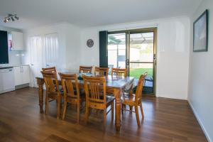 a kitchen and dining room with a table and chairs at Topaz Cottage in Glen Innes