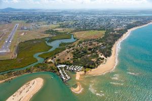 Uma vista aérea de Illawong Beach Resort