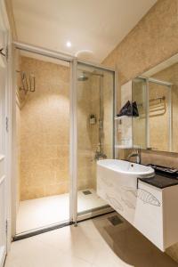 Phòng tắm tại Avanti Boutique Hotel