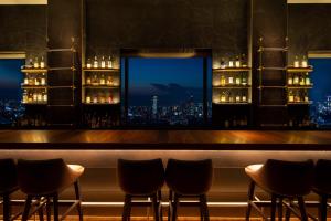 a bar with a view of the city at night at Cerulean Tower Tokyu Hotel, A Pan Pacific Partner Hotel in Tokyo