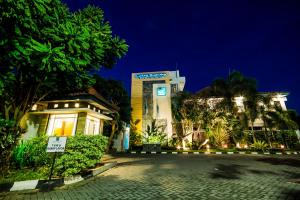 Vrt ispred objekta Cakra Kusuma Hotel
