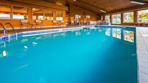 The swimming pool at or close to Best Western Maritime Inn